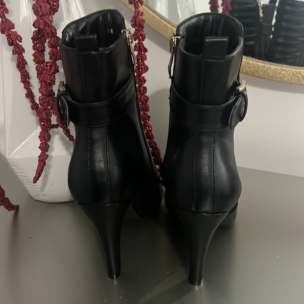 Boots - Picture 4 of 4
